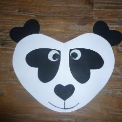 Pandagesicht mit Herzform aus Papier selbst basteln Schritt 9