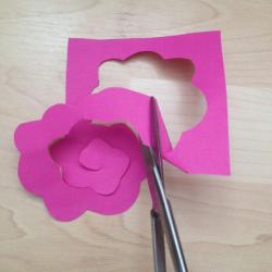 Rose aus Papier basteln Schritt 6