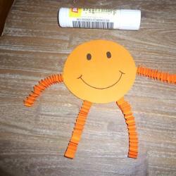 Smiley Männchen aus Papier selbst basteln Schritt 9