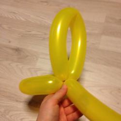 Schwan aus Modellierballons basteln Schritt 6