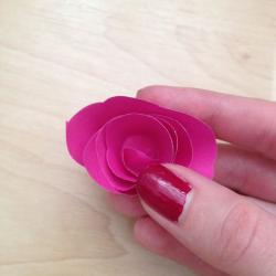 Rose aus Papier basteln Schritt 9