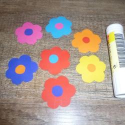 Blumen aus Tonpapier selbst basteln Schritt 10