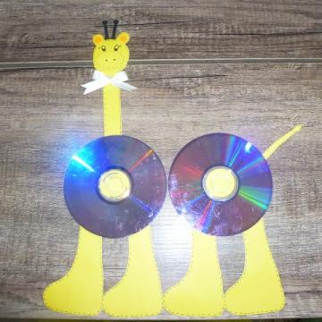 Giraffe aus CDs selbst basteln Schritt 19