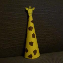 Kegelförmige Giraffe aus Papier selbst basteln Schritt 8