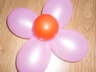 Blume aus Ballons basteln Schritt 6